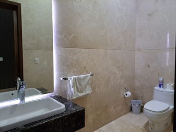 Residencia en 1ra etapa, de una Planta con vista a Campo de Golf en Altozano.