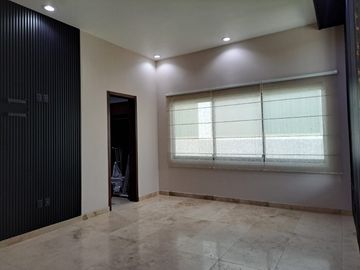 Residencia en 1ra etapa, de una Planta con vista a Campo de Golf en Altozano.