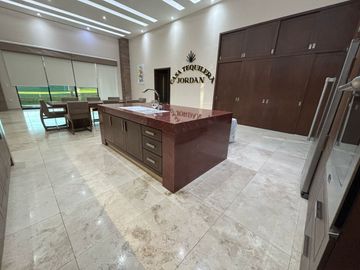 Residencia en 1ra etapa, de una Planta con vista a Campo de Golf en Altozano.