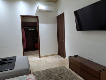 Residencia en 1ra etapa, de una Planta con vista a Campo de Golf en Altozano.