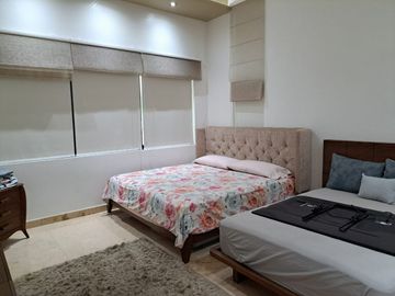 Residencia en 1ra etapa, de una Planta con vista a Campo de Golf en Altozano.