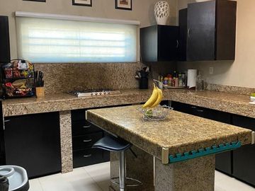 CASA EN VENTA  DE 1 PISO CON ALBERCA EN AMPL. UNIDAD NACIONAL