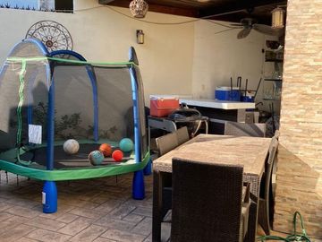 CASA EN VENTA  DE 1 PISO CON ALBERCA EN AMPL. UNIDAD NACIONAL