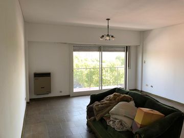 Departamento en 5 to piso a la calle - Balcon - 3 baños