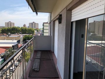 Departamento en 5 to piso a la calle - Balcon - 3 baños
