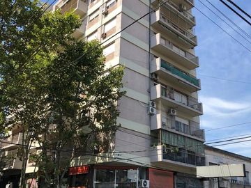 Departamento en 5 to piso a la calle - Balcon - 3 baños