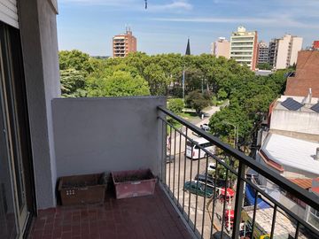 Departamento en 5 to piso a la calle - Balcon - 3 baños