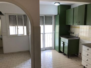 Departamento en 5 to piso a la calle - Balcon - 3 baños