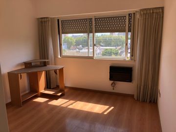 Departamento en 5 to piso a la calle - Balcon - 3 baños