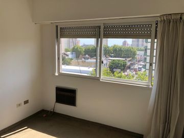 Departamento en 5 to piso a la calle - Balcon - 3 baños