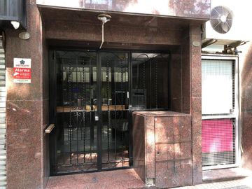 Departamento en 5 to piso a la calle - Balcon - 3 baños