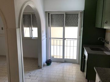 Departamento en 5 to piso a la calle - Balcon - 3 baños