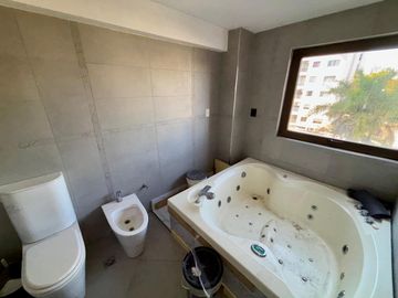 Departamento en venta - 3 Dormitorios 3 Baños - Cochera - La Plata