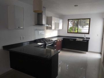 CASA EN VENTA LA ESTANCIA