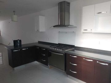 CASA EN VENTA LA ESTANCIA