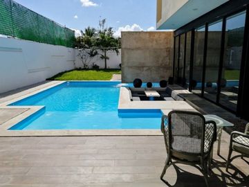 Casa/ Renta  de 2 plantas con muebles en  Dzitya, Mérida.