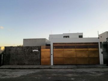 Casa/ Renta  de 2 plantas con muebles en  Dzitya, Mérida.