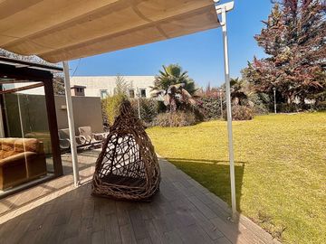 Renta de casa con hermosa vista en Hacienda de Valle Escondido