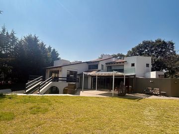 Renta de casa con hermosa vista en Hacienda de Valle Escondido