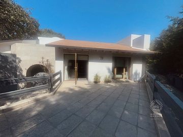 Renta de casa con hermosa vista en Hacienda de Valle Escondido