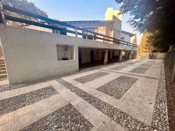 Renta de casa con hermosa vista en Hacienda de Valle Escondido
