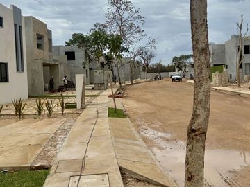 EN VENTA CASA CON TERRAZA EN SANTA LORETO, CAUCEL | SE ACEPTA INFONAVIT |