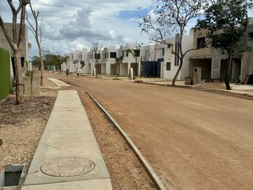 EN VENTA CASA CON AMENIDADES EN SANTA LORETO, CAUCEL | SE ACEPTA INFONAVIT |