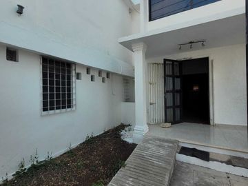 Casa ideal para Negocio o giro Comercial  en la  García Ginerés