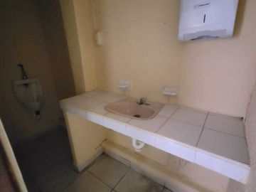 Casa ideal para Negocio o giro Comercial  en la  García Ginerés