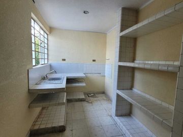 Casa ideal para Negocio o giro Comercial  en la  García Ginerés