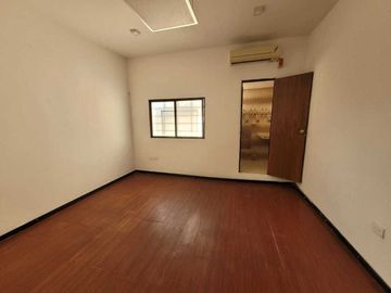 Casa ideal para Negocio o giro Comercial  en la  García Ginerés