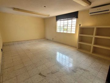 Casa ideal para Negocio o giro Comercial  en la  García Ginerés
