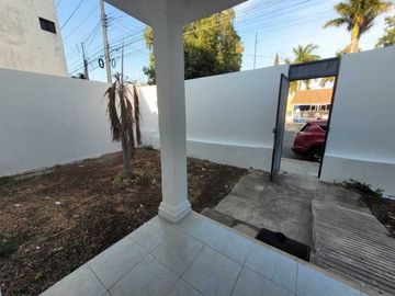 Casa ideal para Negocio o giro Comercial  en la  García Ginerés