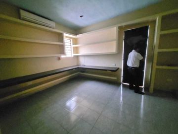 Casa ideal para Negocio o giro Comercial  en la  García Ginerés