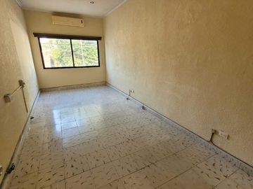 Casa ideal para Negocio o giro Comercial  en la  García Ginerés