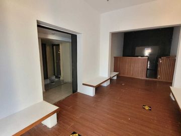 Casa ideal para Negocio o giro Comercial  en la  García Ginerés