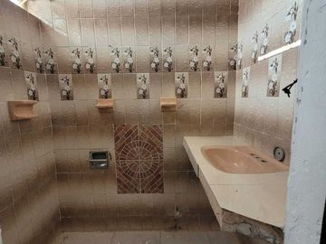 Casa ideal para Negocio o giro Comercial  en la  García Ginerés