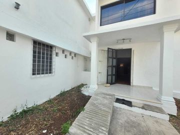 Casa ideal para Negocio o giro Comercial  en la  García Ginerés