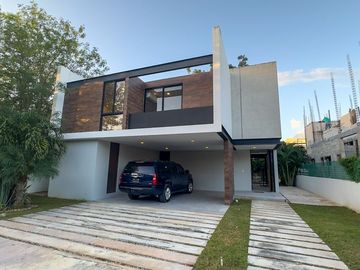 Casa en venta Mérida Yucatán, Privada Oasis Yucatán Country Club