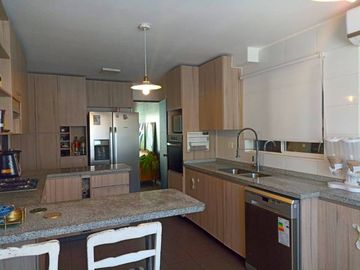OPORTUNIDAD  ESPECTACULAR CONDOMINIO 4 DORM, PISC, QUINCHO