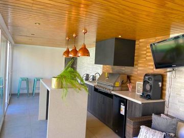 OPORTUNIDAD  ESPECTACULAR CONDOMINIO 4 DORM, PISC, QUINCHO