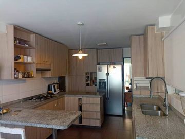 OPORTUNIDAD  ESPECTACULAR CONDOMINIO 4 DORM, PISC, QUINCHO