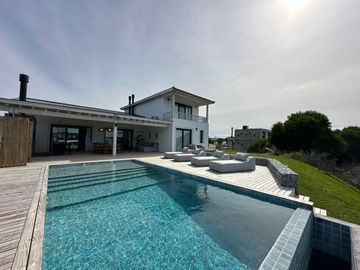 Casa en venta - 4 Dormitorios 2 Baños - 1.002Mts2 - Pinamar