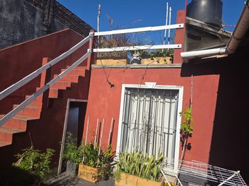 Casa en tres plantas, en excelente estado