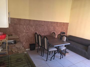 Casa en tres plantas, en excelente estado