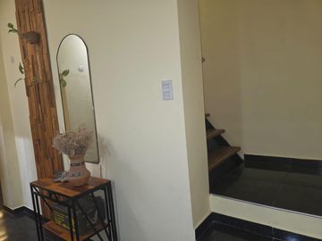 Casa en tres plantas, en excelente estado