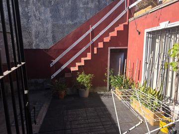 Casa en tres plantas, en excelente estado