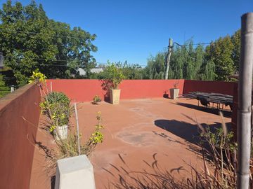 Casa en tres plantas, en excelente estado