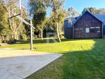 CASA EN PARQUE IVIAN