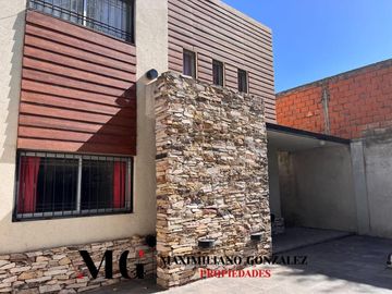 Casa en venta, 7 ambientes - Tristán Suárez